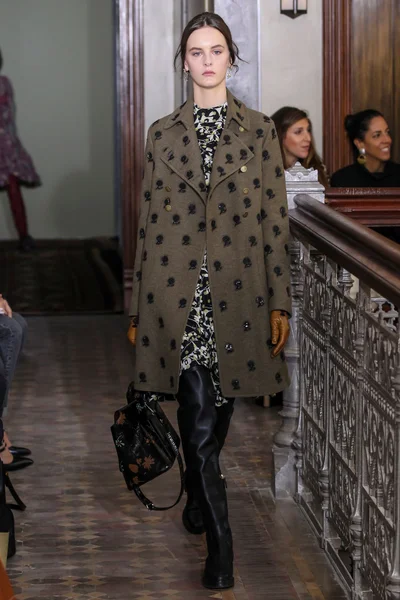 Look 7